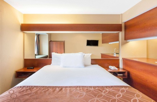 Rogers Hotel | Microtel Inn & Suites by Wyndham Rogers