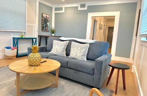 Indian Rocks Beach House | Mid-Century 1bd House - Beach Gear - 5min Walk to Beach