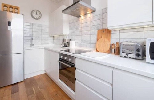Hove Apartment | Mid-century Designed 2BD Apartment in Central Hove