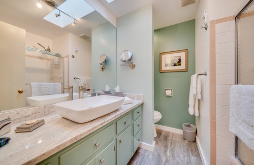 Burien House | ⭐ Mid-Century Gem Nr Hiking, Beach, Airport, City