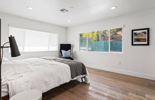 Downtown Riverside House | Mid Century Hilltop Getaway (Upstairs House Only)