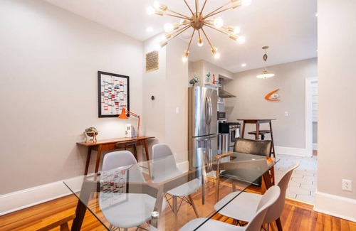 Truxton Circle Condo | Mid-Century Marvel Steps from Restaurants and Bars