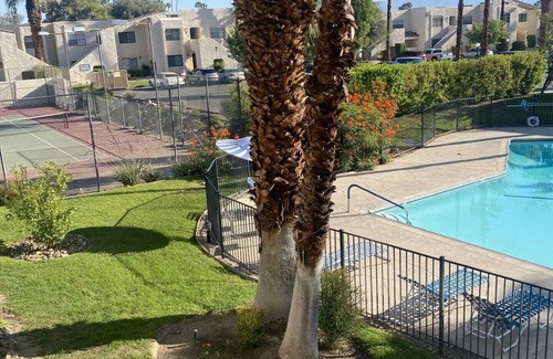 Palm Springs Condo | Mid-Century Meets Glam Condo-1 Bed & 1.5 Bath-Pull-Out Couch-Monthly & Seasonal