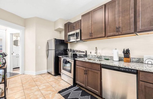 Brush Park Apartment | Mid Century Modern 1 Bedroom Apt w Mesh WiFi