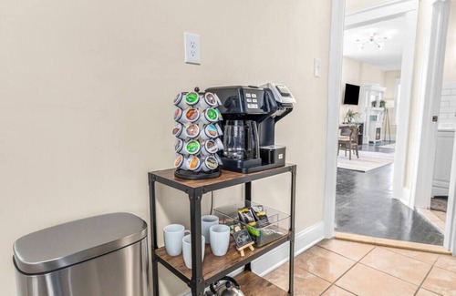 Brush Park Apartment | Mid Century Modern 1 Bedroom Apt w Mesh WiFi