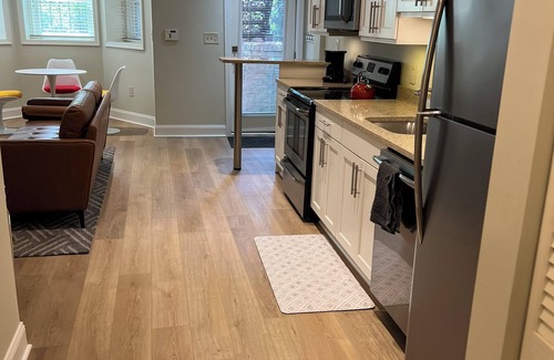 Dupont Circle Apartment | Mid-Century Modern 1-bedroom apartment in fabulous Dupont Circle