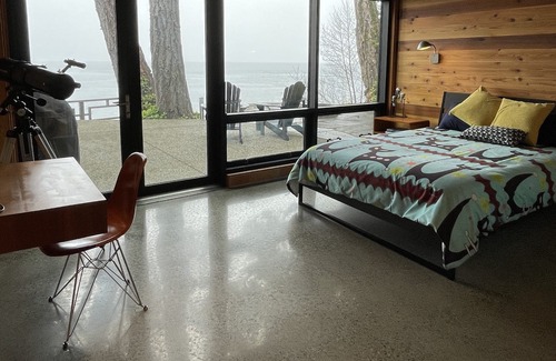 Otter Point Cottage | Mid-Century Modern Cottage on oceanfront