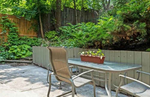 West Kelowna Estates House | Mid-Century Modern Dream Retreat