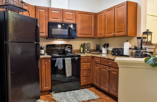 Waterloo Apartment | Mid Century Modern Luxury Apartment in Elkridge near Hospitals and Shopping Mall