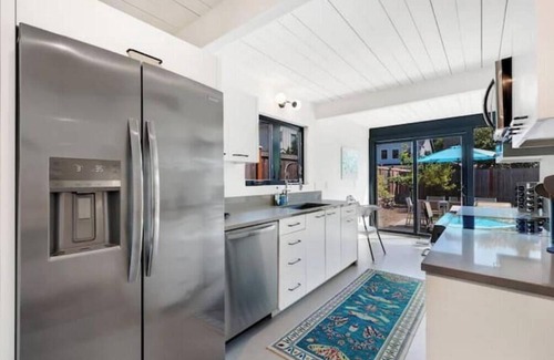 Matthews Beach House | Mid-Century Modern Retreat, Perfect for Families!