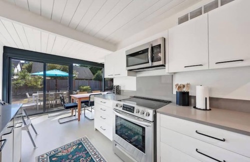 Matthews Beach House | Mid-Century Modern Retreat, Perfect for Families!