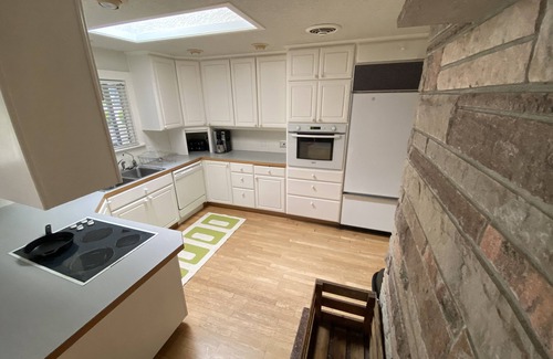 Pleasant Valley House | Mid Century private 7 acre property. 20 min from central PDX