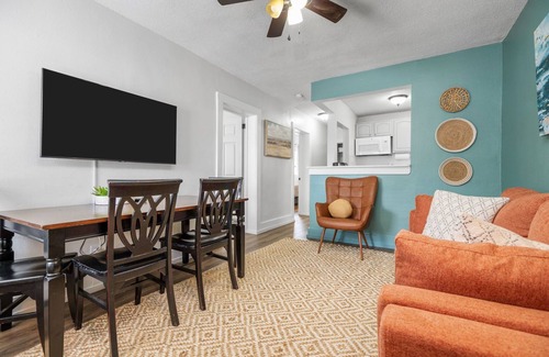 Mobile Apartment | Mid Century Remodeled Suite in Midtown – 20A