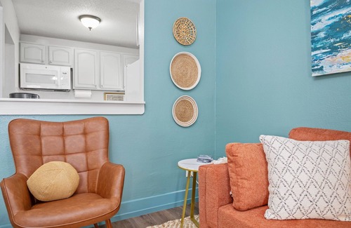 Mobile Apartment | Mid Century Remodeled Suite in Midtown – 20A