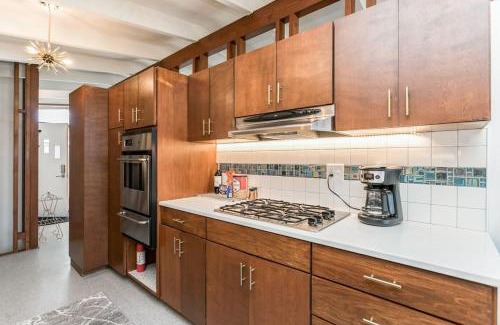 Cedar Rapids - Iowa City House | Mid-Century Style And Class In Quiet NE Location