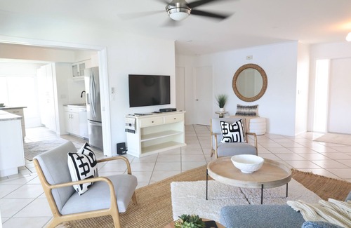 Sorrento Shores House | Mid-century Waterfront Home with pool