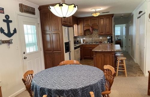 Guntersville House | Mid-Lake Covered Boat Parking w/Power -Community Pier - City Harbour 5 min away