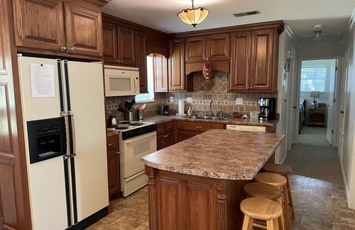 Guntersville House | Mid-Lake Covered Boat Parking w/Power -Community Pier - City Harbour 5 min away