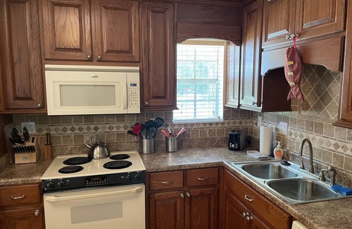 Guntersville House | Mid-Lake Covered Boat Parking w/Power -Community Pier - City Harbour 5 min away