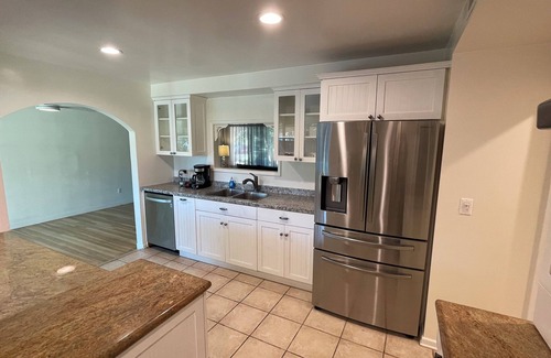 Granada Hills South House | Mid-Term 4-bedroom mid-century house w fantastic pool & patio in Granada Hills