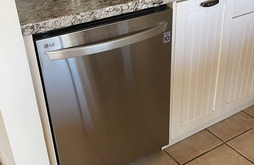 Granada Hills South House | Mid-Term 4-bedroom mid-century house w fantastic pool & patio in Granada Hills