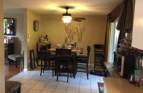 West Linn House | Mid Term Rental West Linn Relaxing Home Walk to Restaurants & Shop Fncd Yard Pet