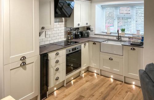 Llanfihangel Tal-y-llyn House | Mid Terrace