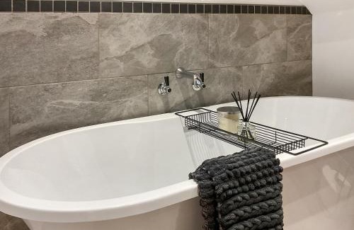 Llanfihangel Tal-y-llyn House | Mid Terrace