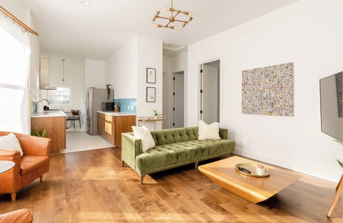 Sunnyside House | MidCentury Dream 2BR - 95 WalkScore