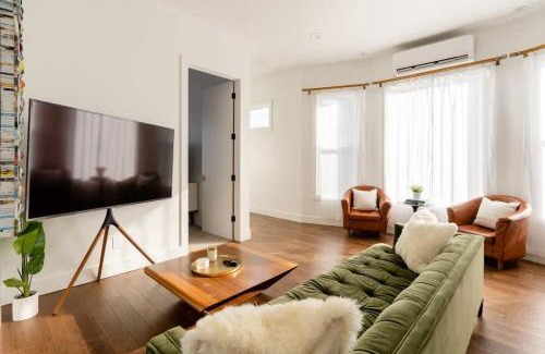 Sunnyside House | MidCentury Dream 2BR - 95 WalkScore