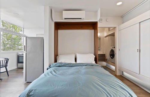 Cliff - Cannon Apartment | Midcentury Stay w Free Parking