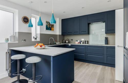Poole House | Middle Chine - Beautiful Garden and Spacious Living Space