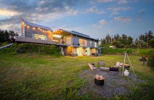 Jungmun House | Middle Door Pension