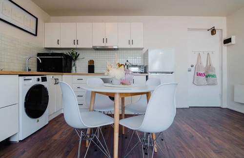 Middle Park Apartment | Middle Park Magic With Parking