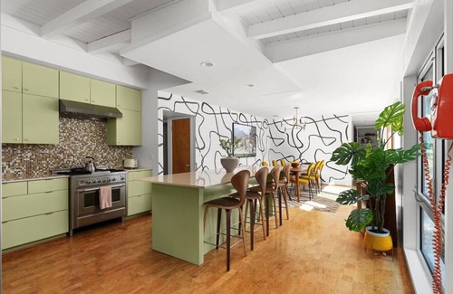 Zilker House | MidMod Bungalow 5BR Heated Pool