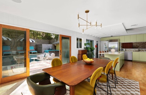 Zilker House | MidMod Bungalow 5BR Heated Pool