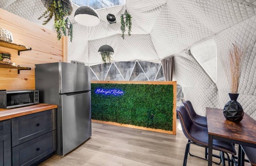 Cosby RV Rental | 🌑🚵 MIDNIGHT RIDER GLAMPING DOME