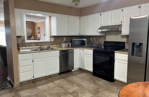 Midtown House | Midtown 2-bedroom townhome in welcoming Memphis close to Overton Sq with WiFi