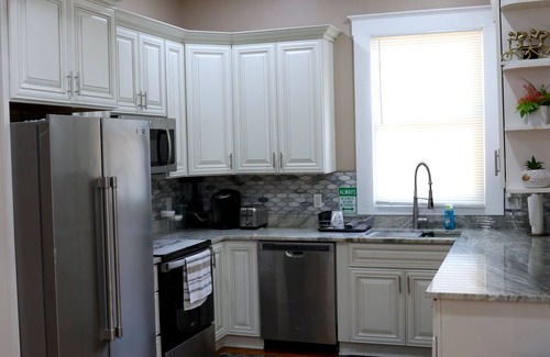 Metropolitan House | Midtown 2 Stories, Elegant & Comfortable, Newly Renovated Historic Home nearSCAD