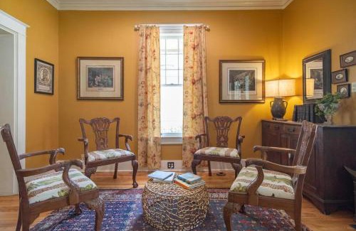 Central Gardens Villa | Midtown Central Gardens Bungalow