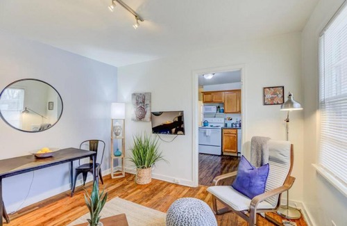 Midtown Apartment | Midtown Cottage Walk to Overton Square