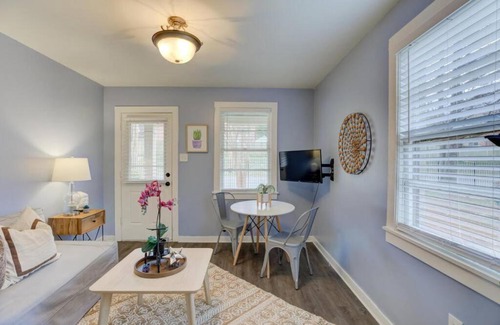 Midtown Apartment | Midtown Gated Cottage w Parking Near Overton Square