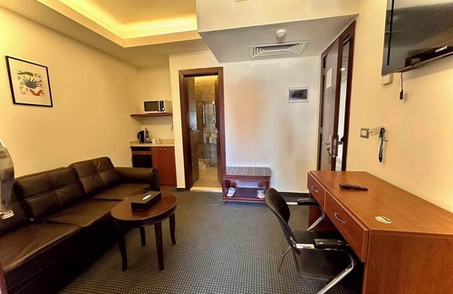 Hamra Hotel | MidTown Hotel & Suites