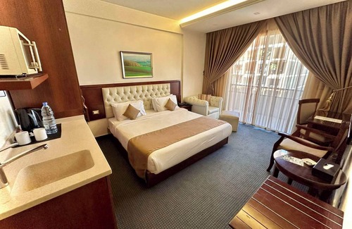 Hamra Hotel | MidTown Hotel & Suites