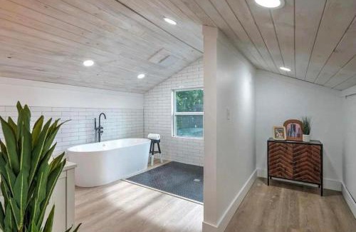 Tulsa House | Midtown Masterpiece Whot Tub, Pets By Hvnlyhomes