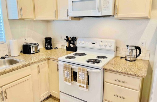 Old Southwest House | Midtown Townhouse 3TVs Fast WiFi 2 Baths Sleeps 6