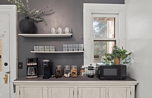 North Hyde Park Apartment | Midtown Victorian Lower- Historic 2BR in Hyde Park