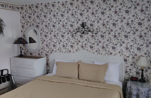 Cornish Hotel | Midway Lodging