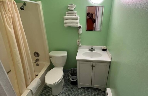 Viroqua Hotel | MIDWAY MOTEL