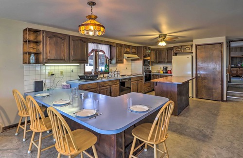 Mifflinburg Cottage | Mifflinburg Farmhouse w/Deck: Family Friendly!